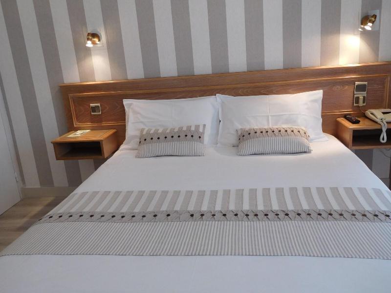 Contact Hotel Limoges - Hotel Des Deux Moulins Ngoại thất bức ảnh
